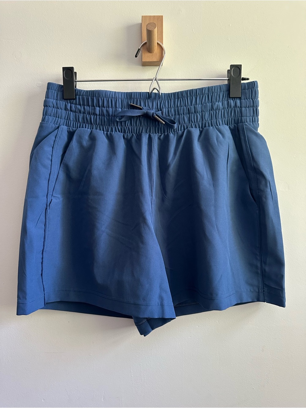 SPANX On the Move Active Shorts, blue, size medium